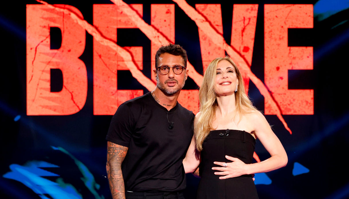 Fabrizio Corona: dalle confessioni amorose ai guadagni da paparazzo, passando per Urtis Fabrizio Corona: dalle confessioni amorose ai guadagni da paparazzo, passando per Urtis