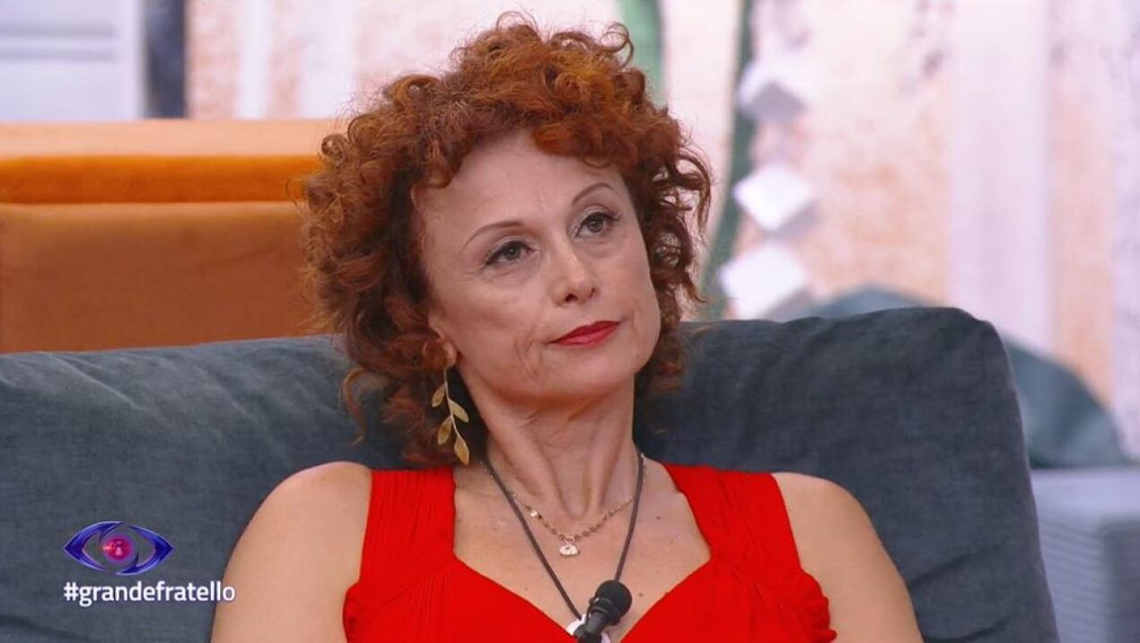 Beatrice Luzzi brinda ad Heidi al GF, Varrese di stucco: piovono critiche (VIDEO)