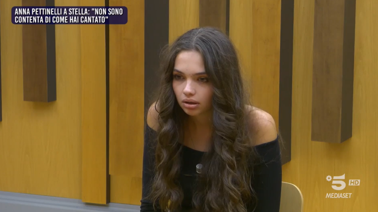 Anna delusa da Stella, ennesima crisi ad Amici 23: l'allieva si chiude in bagno
