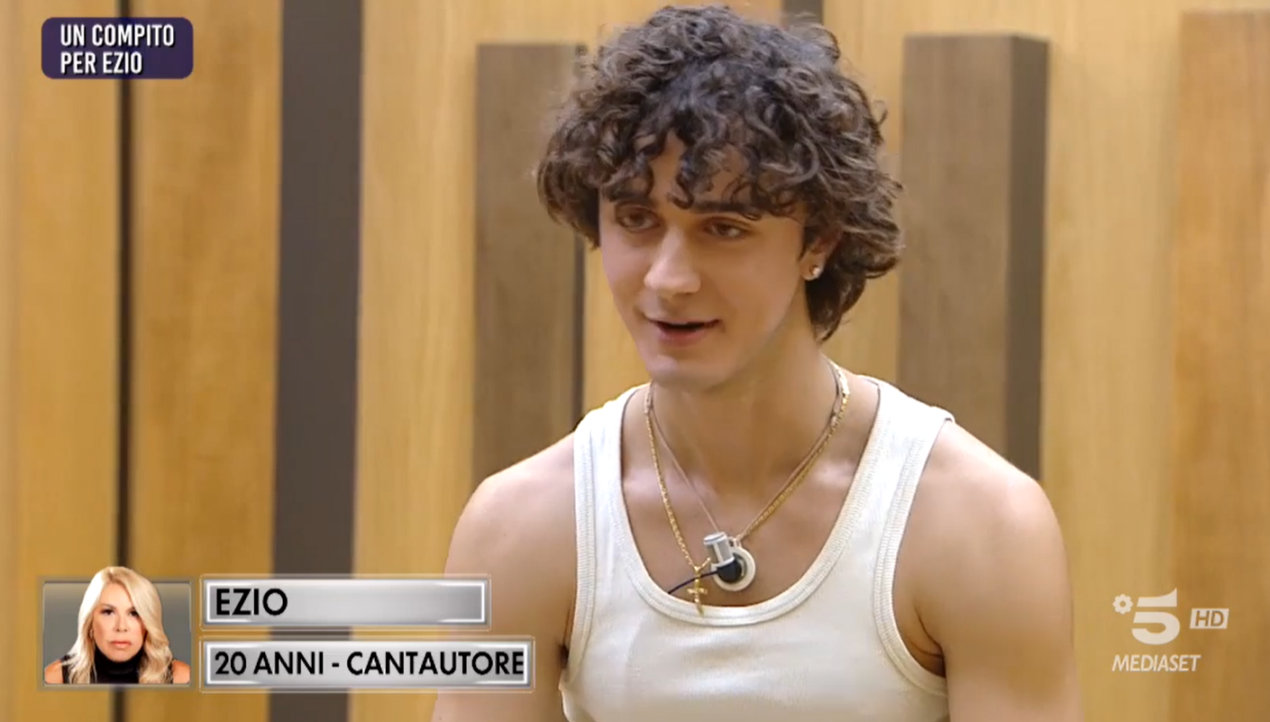Amici 23, compito per Ezio: "Canti per te, un artista deve essere generoso e concedersi"