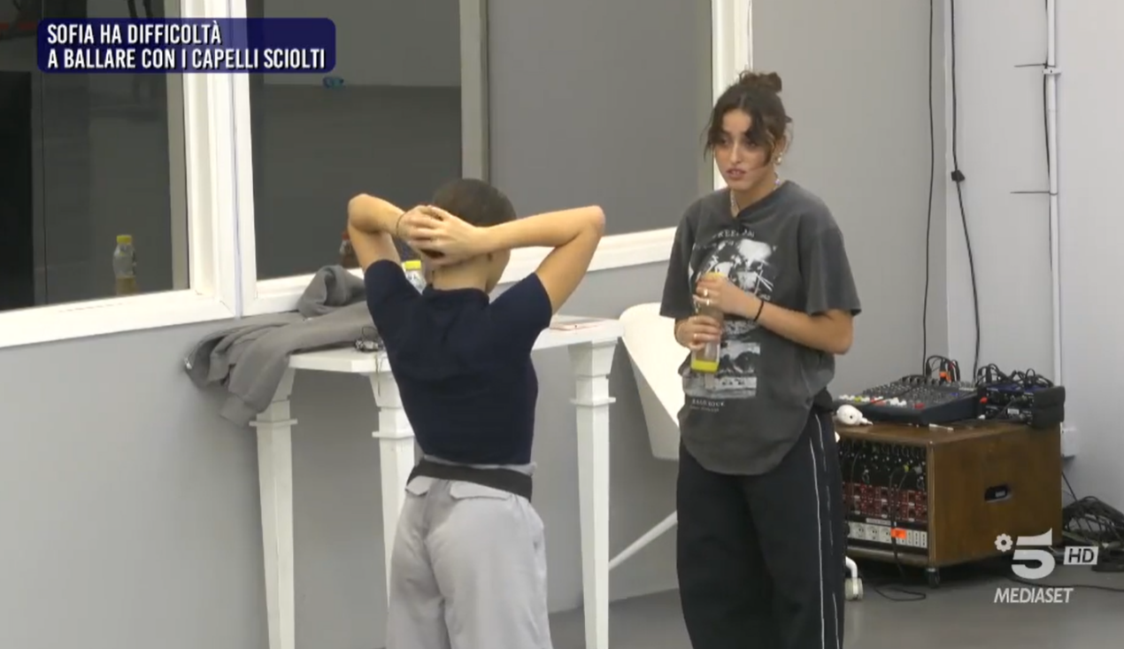 Amici 23, Sofia si confida con Giulia Stabile: il limite dei capelli sciolti