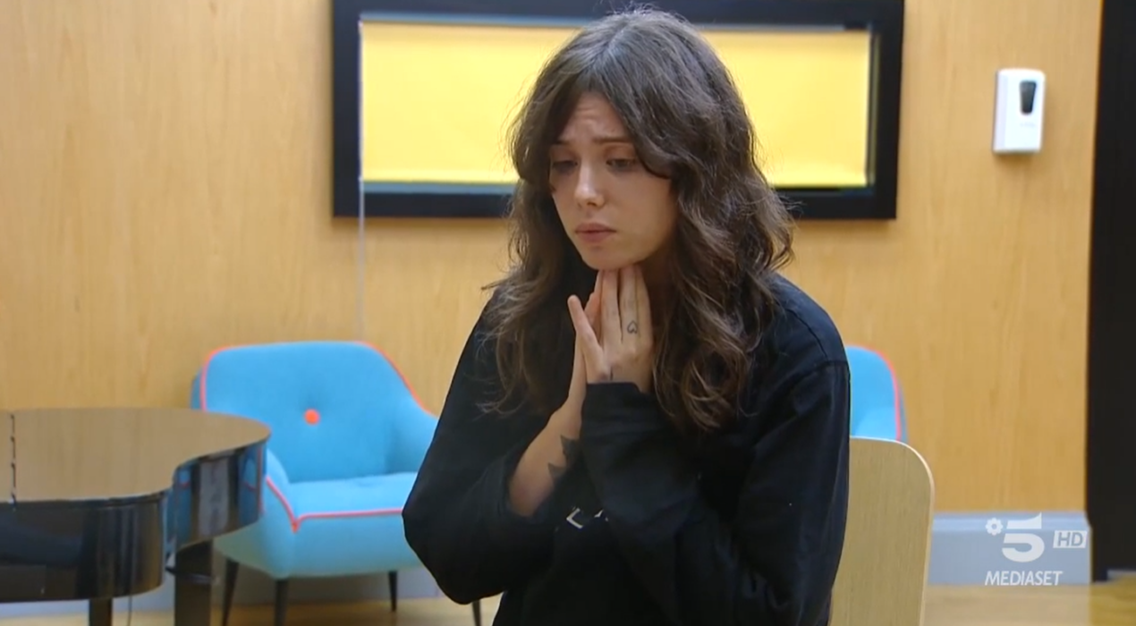 Lil Jolie ha violato il regolamento di Amici 23? La cantante convocata