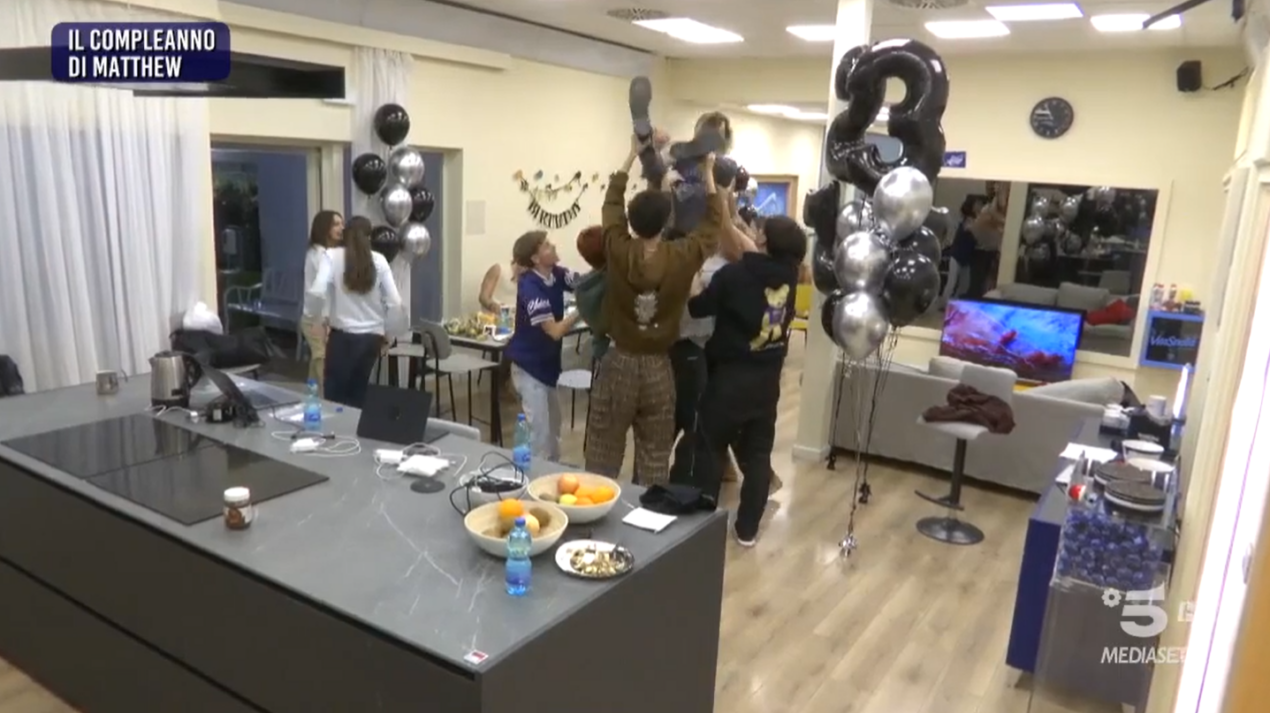 Festa di compleanno per Matthew: non riesce a leggere la lettera mandata della mamma