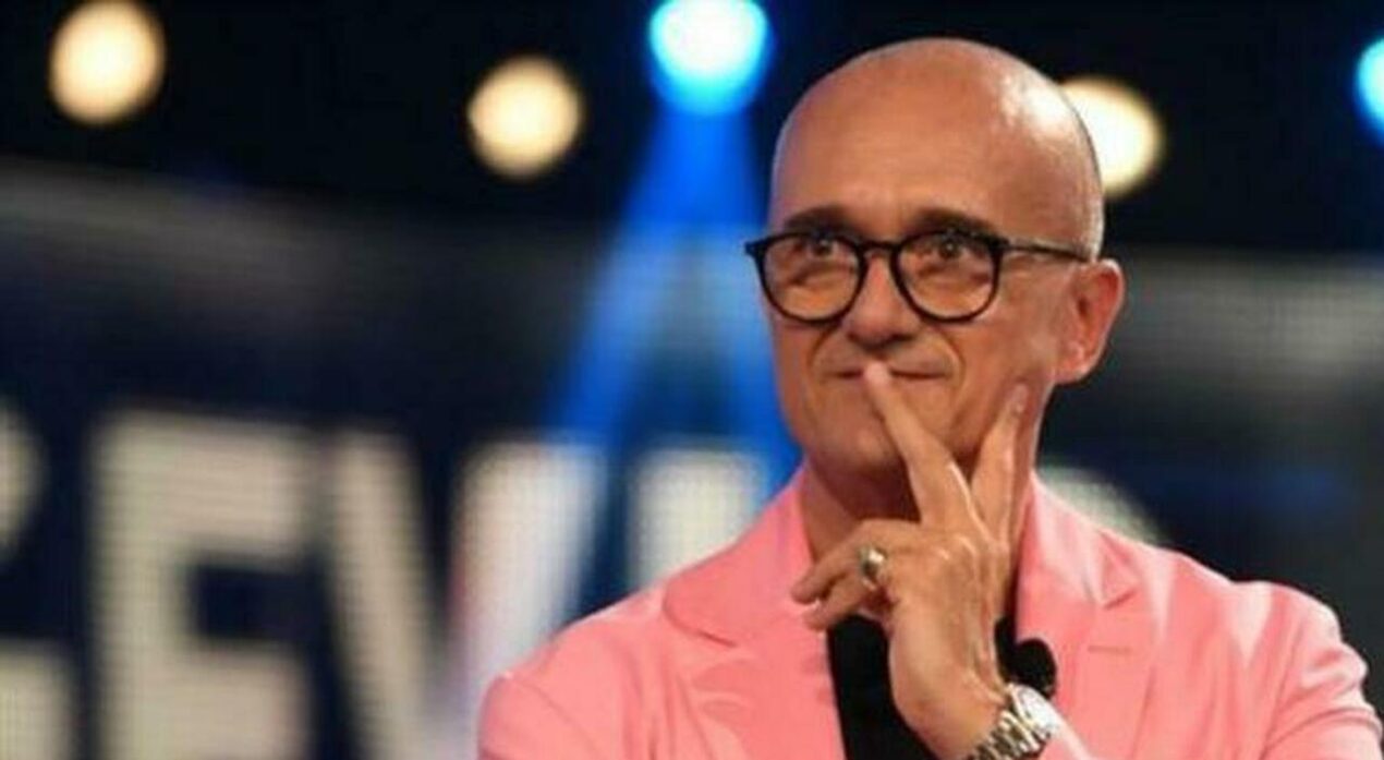 Alfonso Signorini svela retroscena sul GF: che fa fuorionda e news prossima edizione