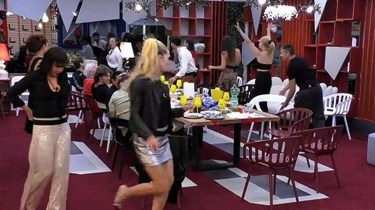 Notte di fuoco al GF: tra baci inaspettati e rifiuti, ecco cosa è successo (VIDEO)