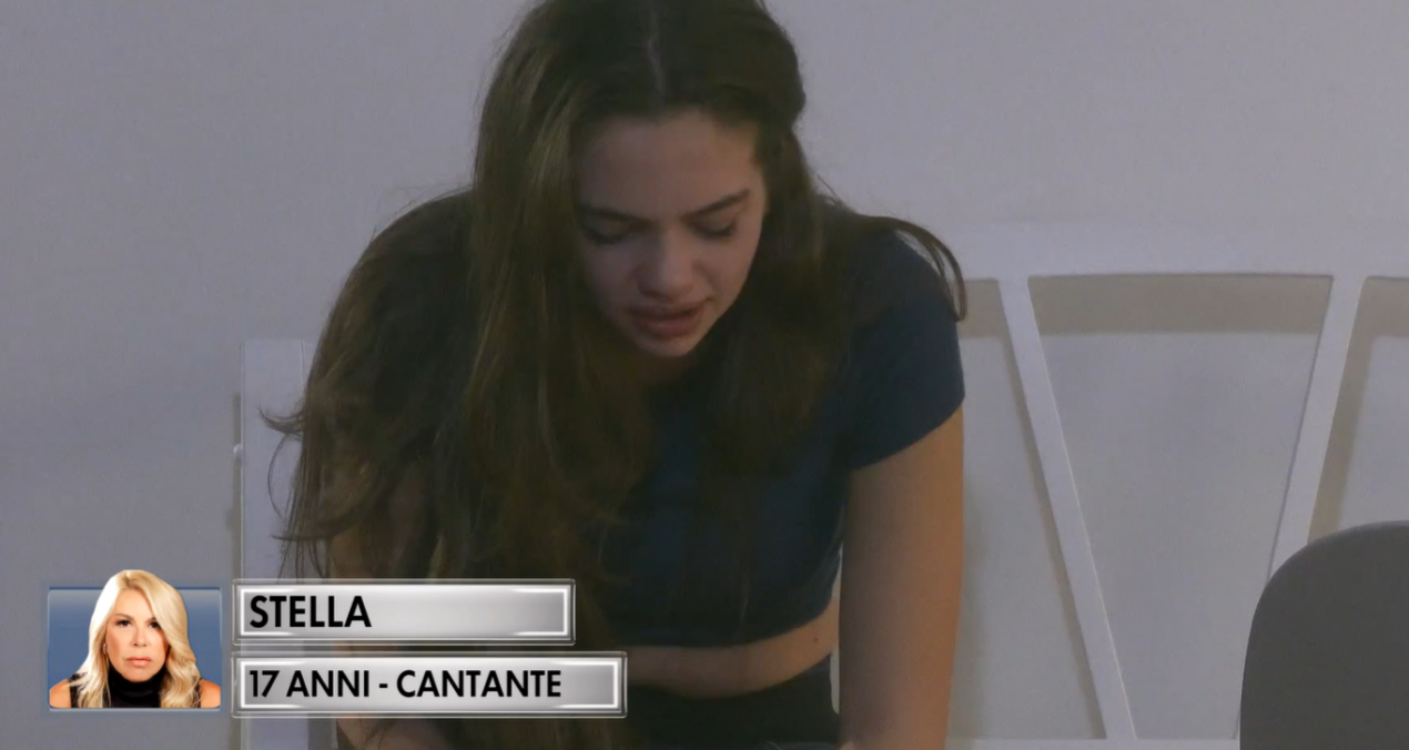 La classifica streaming degli inediti manda di nuovo in crisi Stella: dati e reazioni