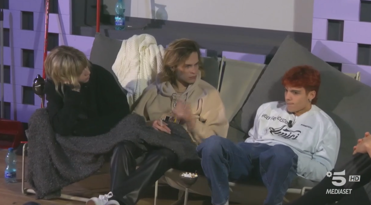 Holy Francisco come non si è visto mai: il cantante si confida con Mew e Matthew