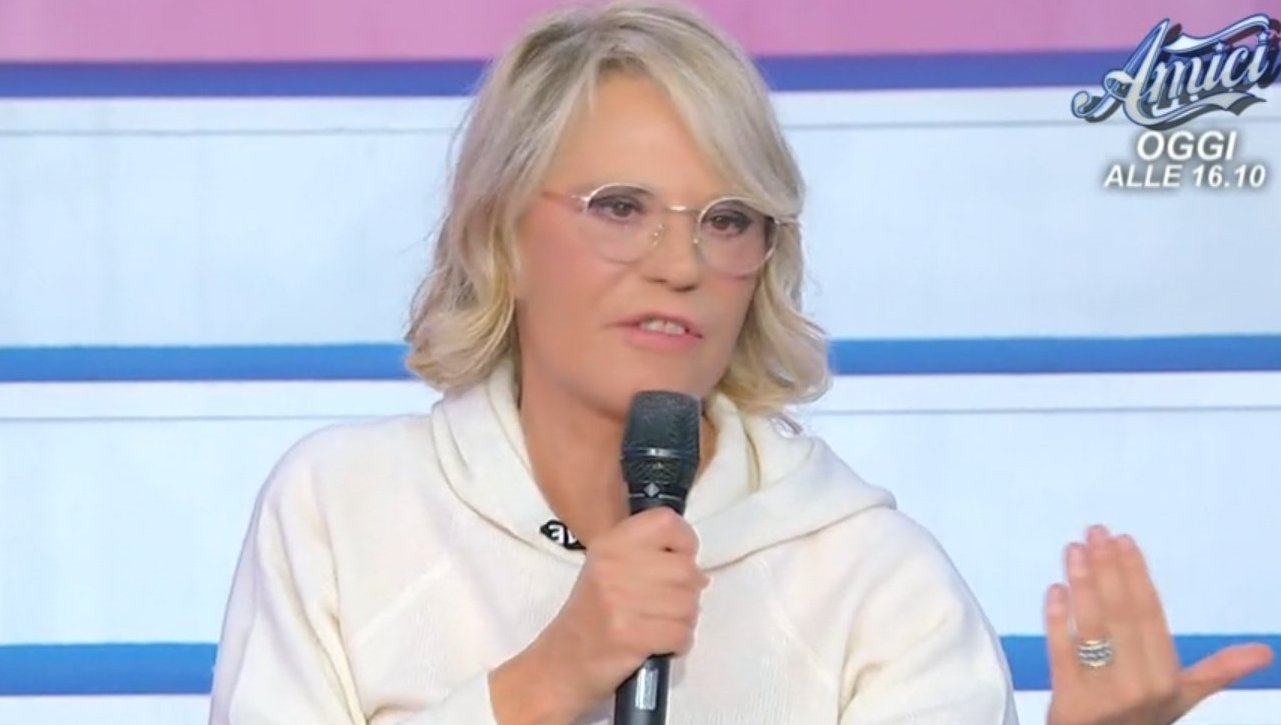 Maria De Filippi asfalta tutto il parterre del Trono Over di UeD: Gemma piange Maria De Filippi asfalta tutto il parterre del Trono Over di UeD: Gemma piange