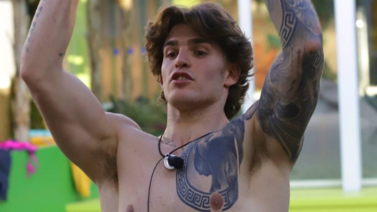 Paolo Masella nu*o sotto la doccia al GF: autore nei guai perché non ha censurato?