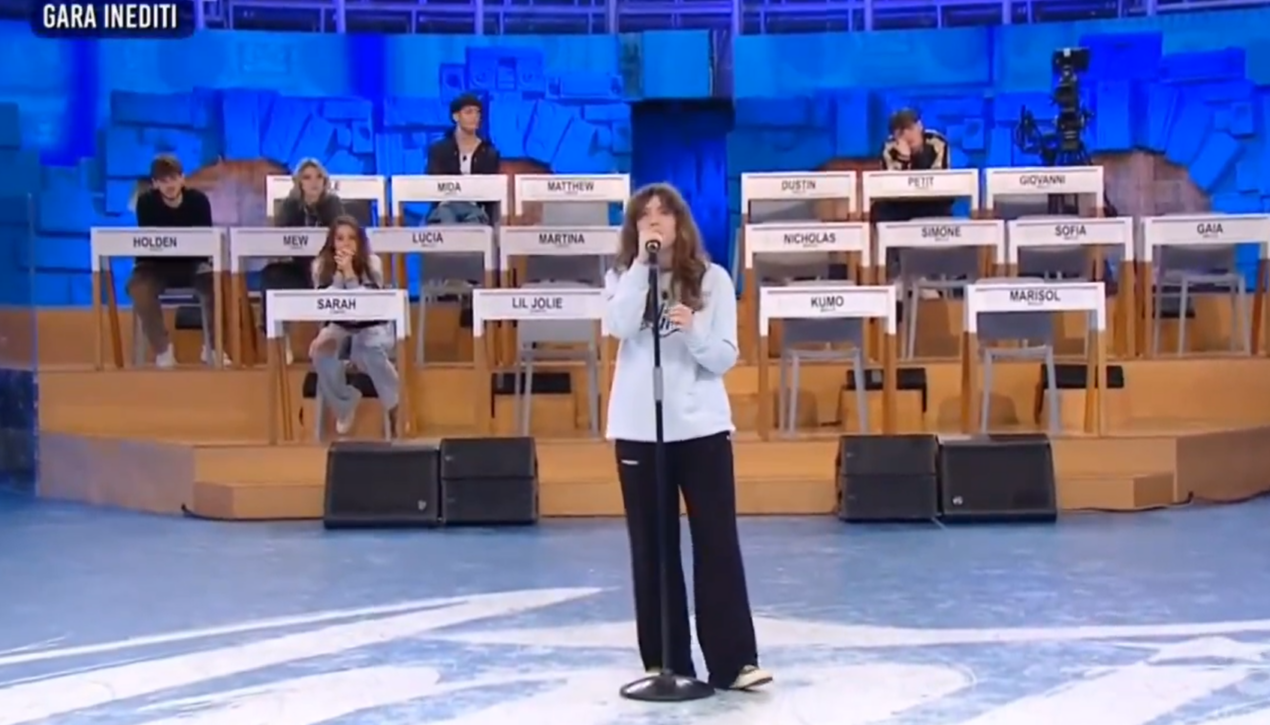 Amici 23, la gara inediti e l'atteso bacio tra Gaia e Mida
