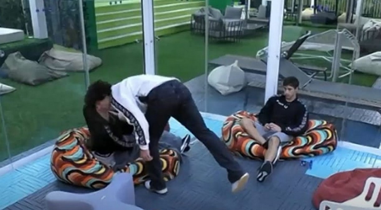 Vittorio si avvicina a Greta al GF: Alex e Marco lo mettono in guardia (VIDEO)