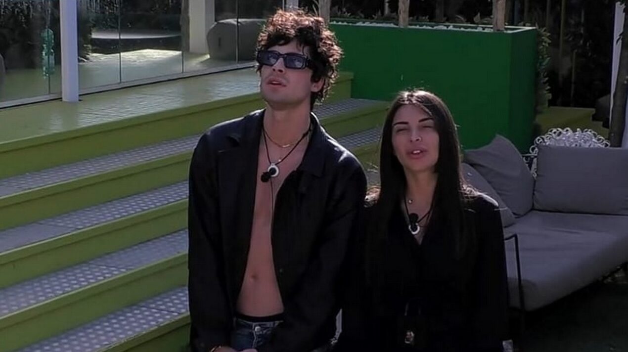 GF, aereo con avvertimento per Vittorio Menozzi e Greta Rossetti: "Proteggetevi"