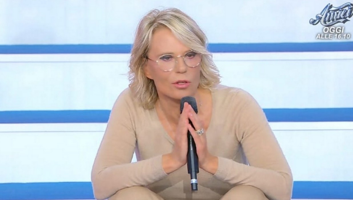 dama di uomini e donne contro il programma serve la psicoanalisi