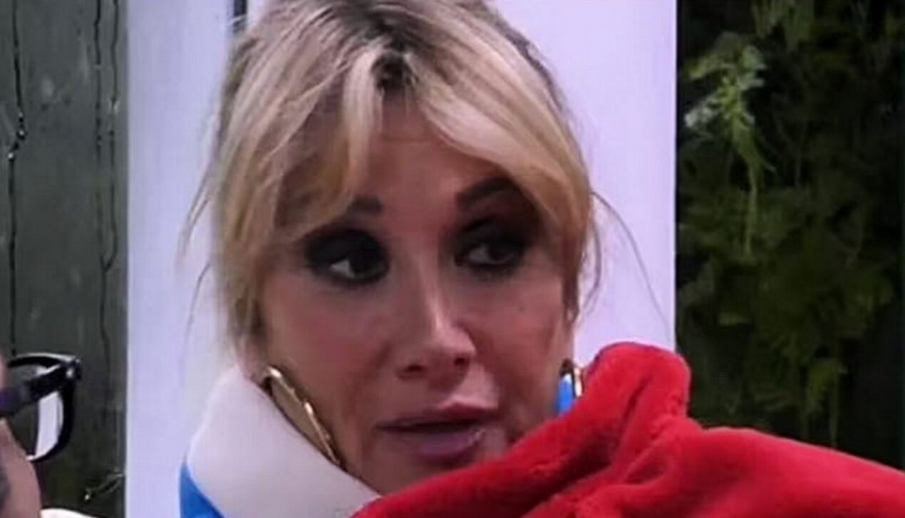 Simona Tagli si scaglia contro Perla e Greta al GF nella notte: durissime parole