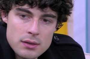 Vittorio Menozzi in lacrime dopo GF