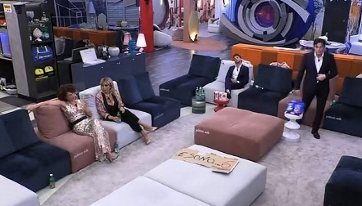 Alessio Falsone insulta fuori onda Beatrice e Simona al Grande Fratello (VIDEO)
