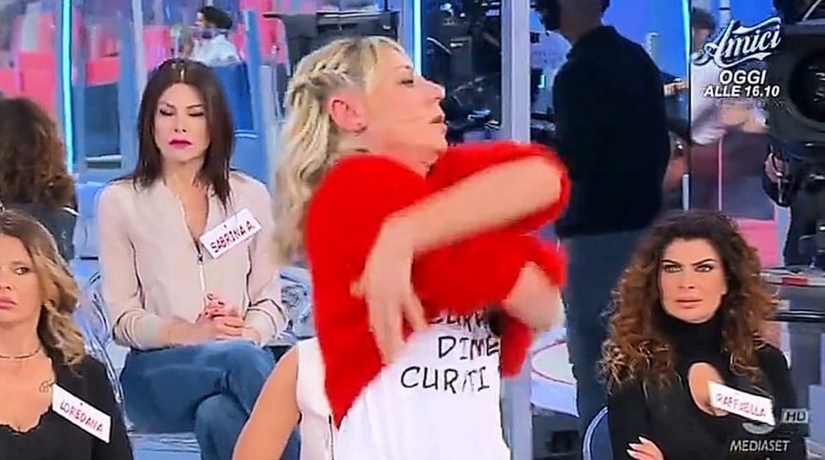 Lite di fuoco tra Ida e Aurora a UeD: scoppia il devasto, la Tropea si spoglia