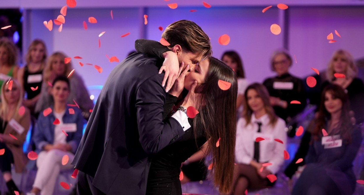 La scelta di Brando Ephrikian a UeD: cavaliere va via, pianti e commozione