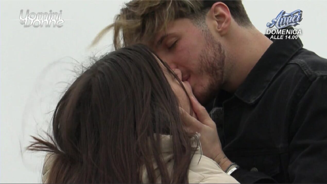 Brando e Raffaella festeggiano un mese di fidanzamento dopo UeD: dolci dediche