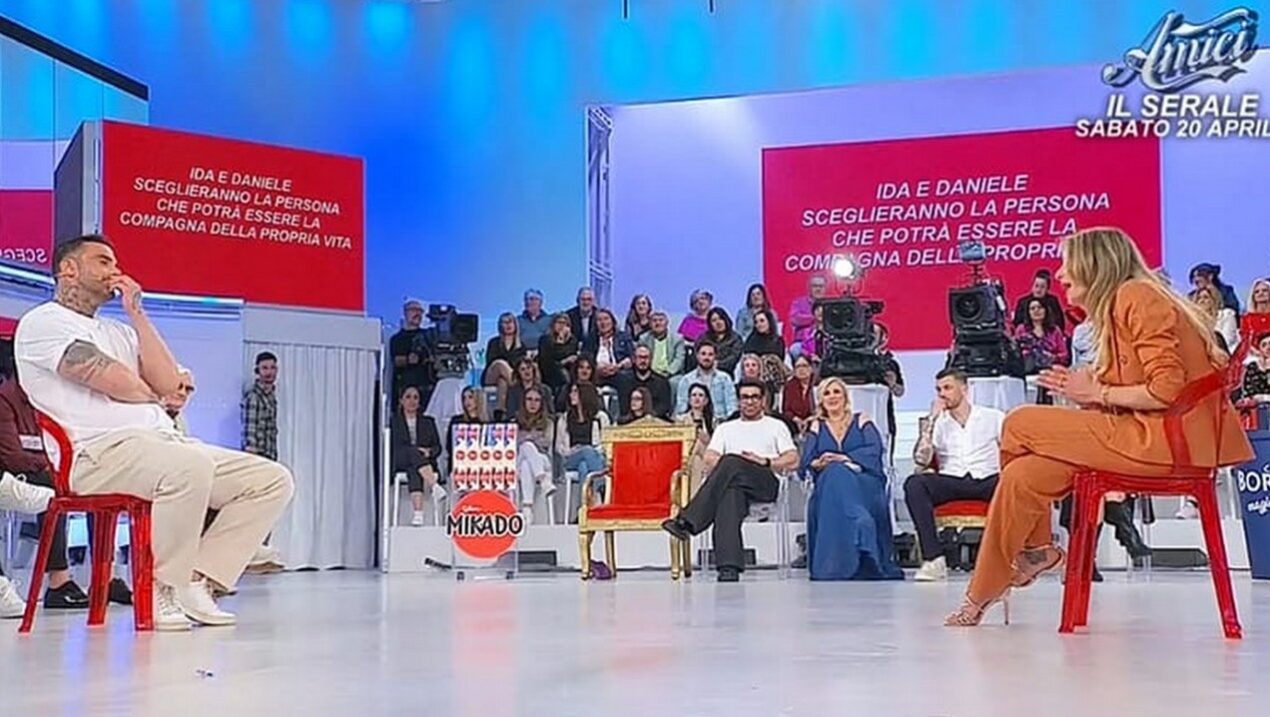 Mario Cusitore dice di amare Ida a UeD:, ma nessuno gli crede: scena cringe