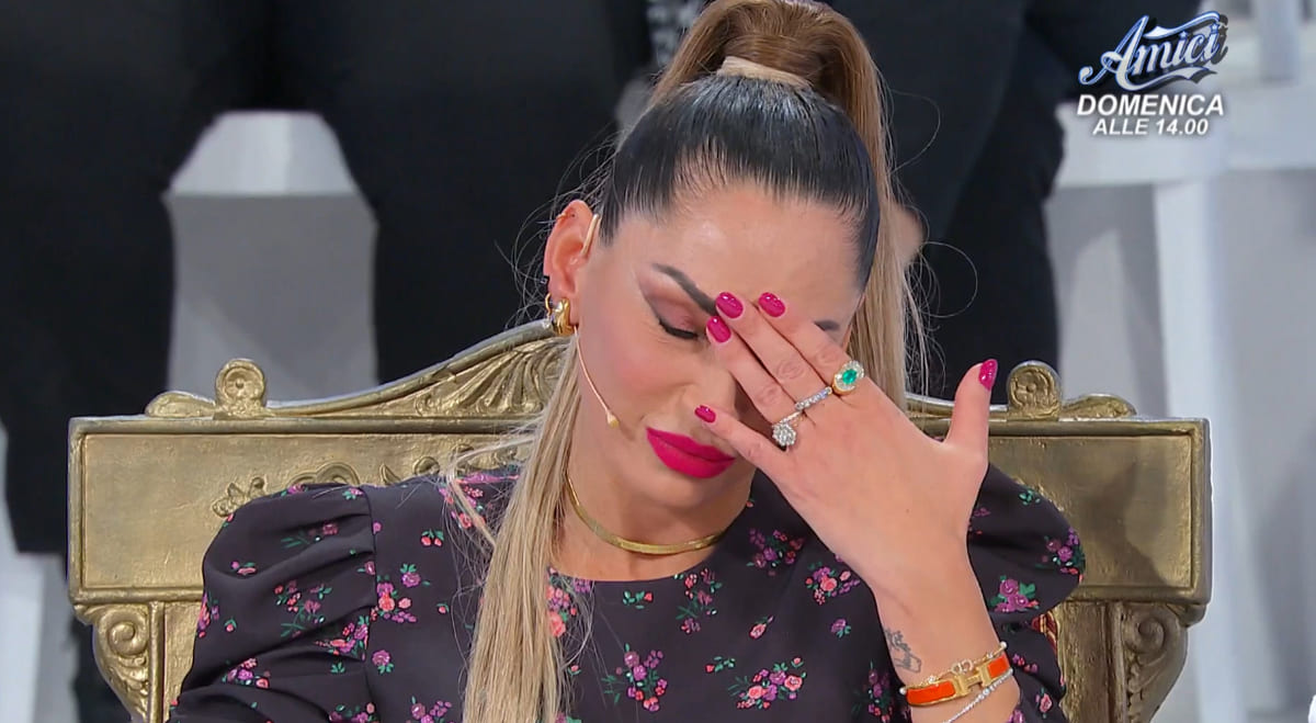 Trono di Ida Platano in serio pericolo a UeD: spoiler ed epilogo disastroso