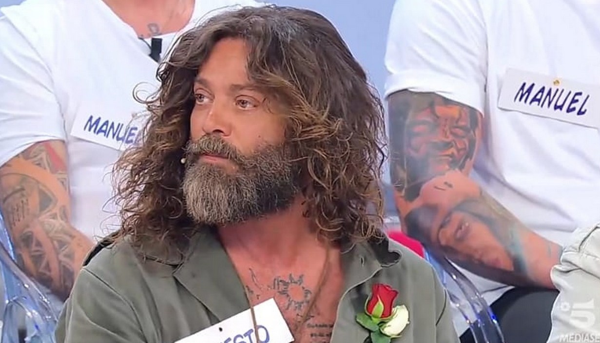 Segnalazioni su Ernesto Russo a UeD, lui conferma vantandosi: Maria lo manda via