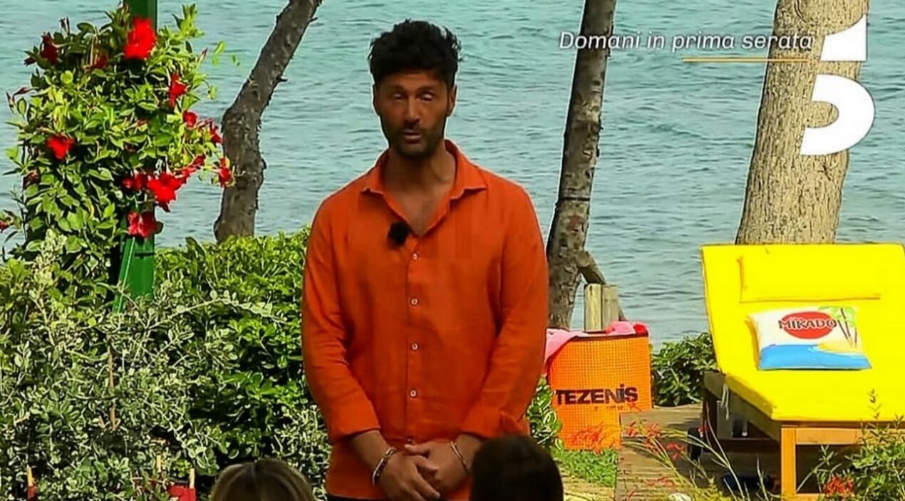 Temptation Island anticipazioni 18 luglio: due fidanzati vicini al bacio e un falò