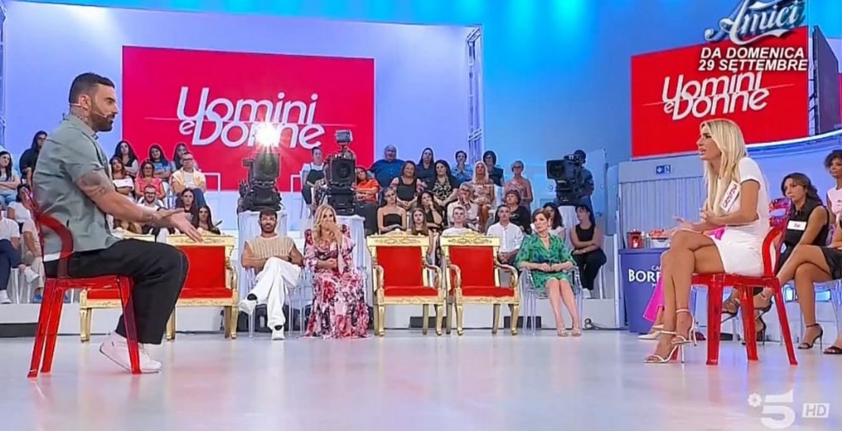 Confronto di fuoco tra Mario Cusitore e Cristina Tenuta a UeD: si parte col botto!