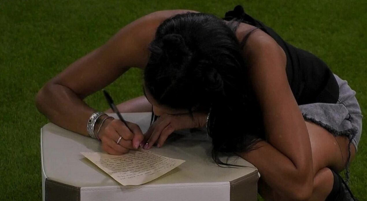 Gioco dei bigliettini al GF: confessioni romantiche e dichiarazioni inattese