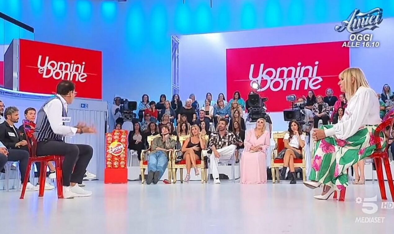 Valerio e Gemma si baciano senza telecamere a UeD: lui fa una confessione bollente