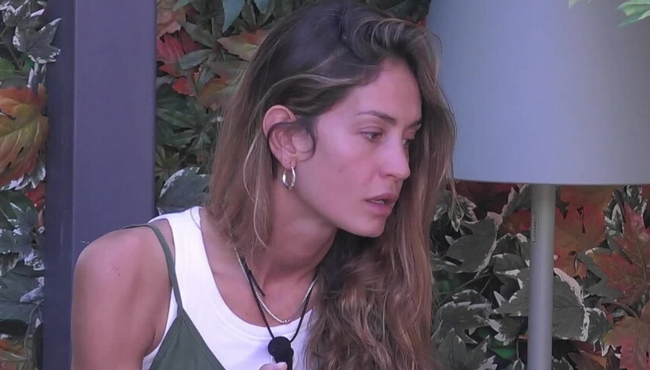 Helena Prestes ha uno sfogo al GF e scoppia in lacrime: "Devo andare avanti"