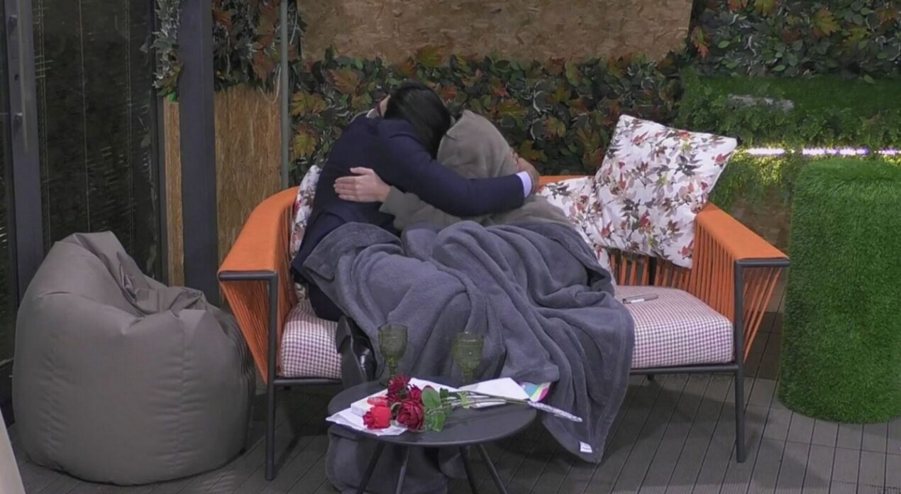 Maxime si dichiara ad Amanda al GF, ma è una farsa? Cosa non torna