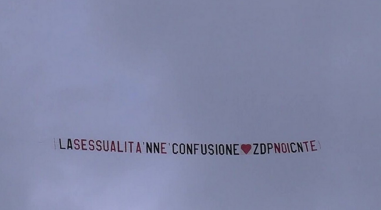 Zeudi Palma da Tutto.tv zeudi di palma riceve un aereo al gf ma helena non ci sta e prova a rovinarlo