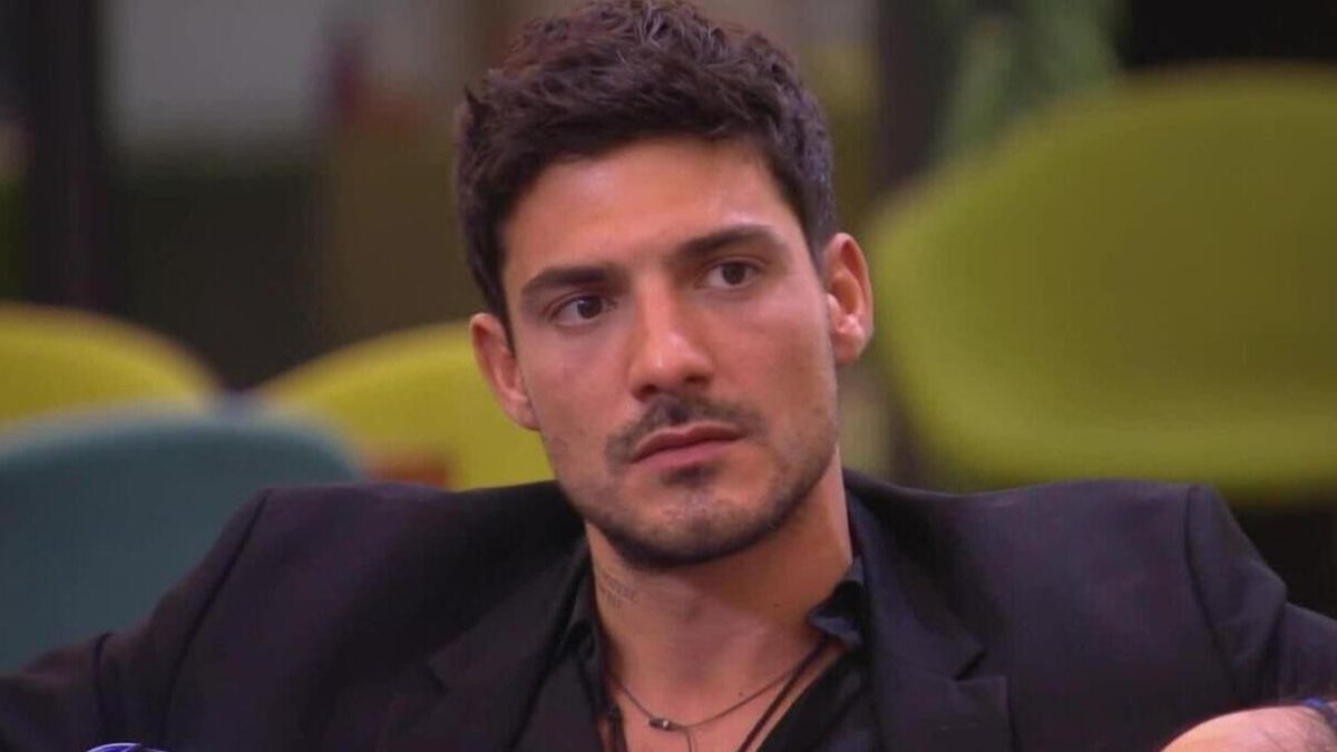 Lorenzo Spolverato tira calci e pugni al GF: concorrenti e web su tutte le furie