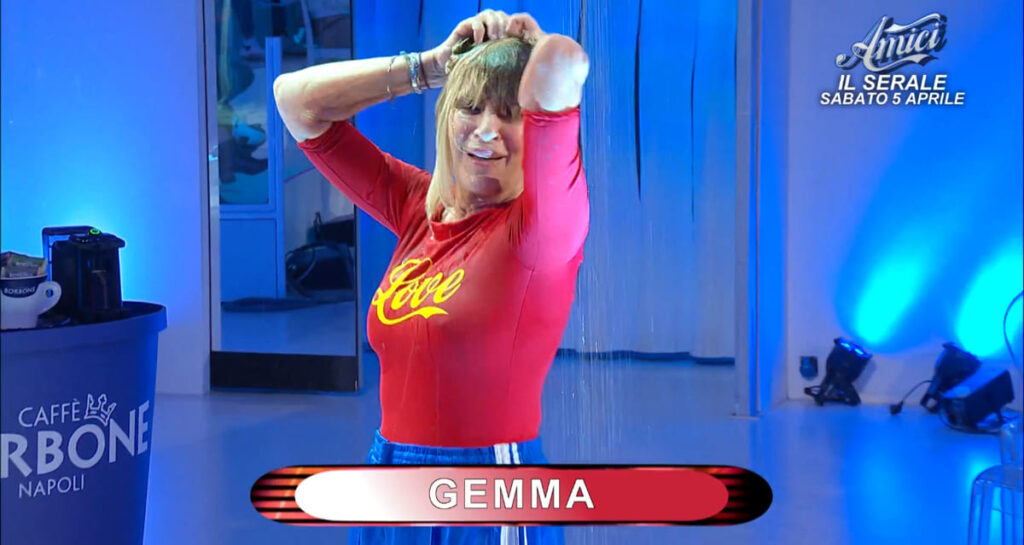 Sfilata Uomini e Donne gavettone Gemma