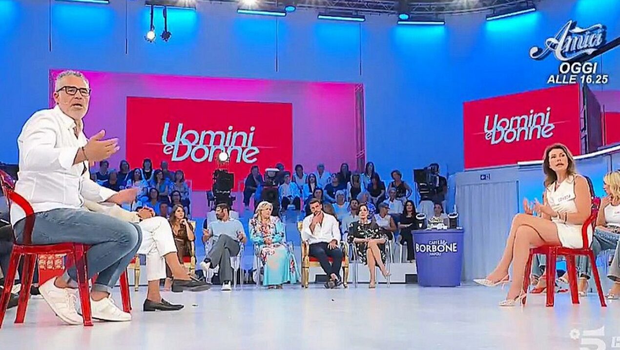 Cinzia Paolini mente alla redazione di UeD: Maria la stronca, Gianni l'asfalta