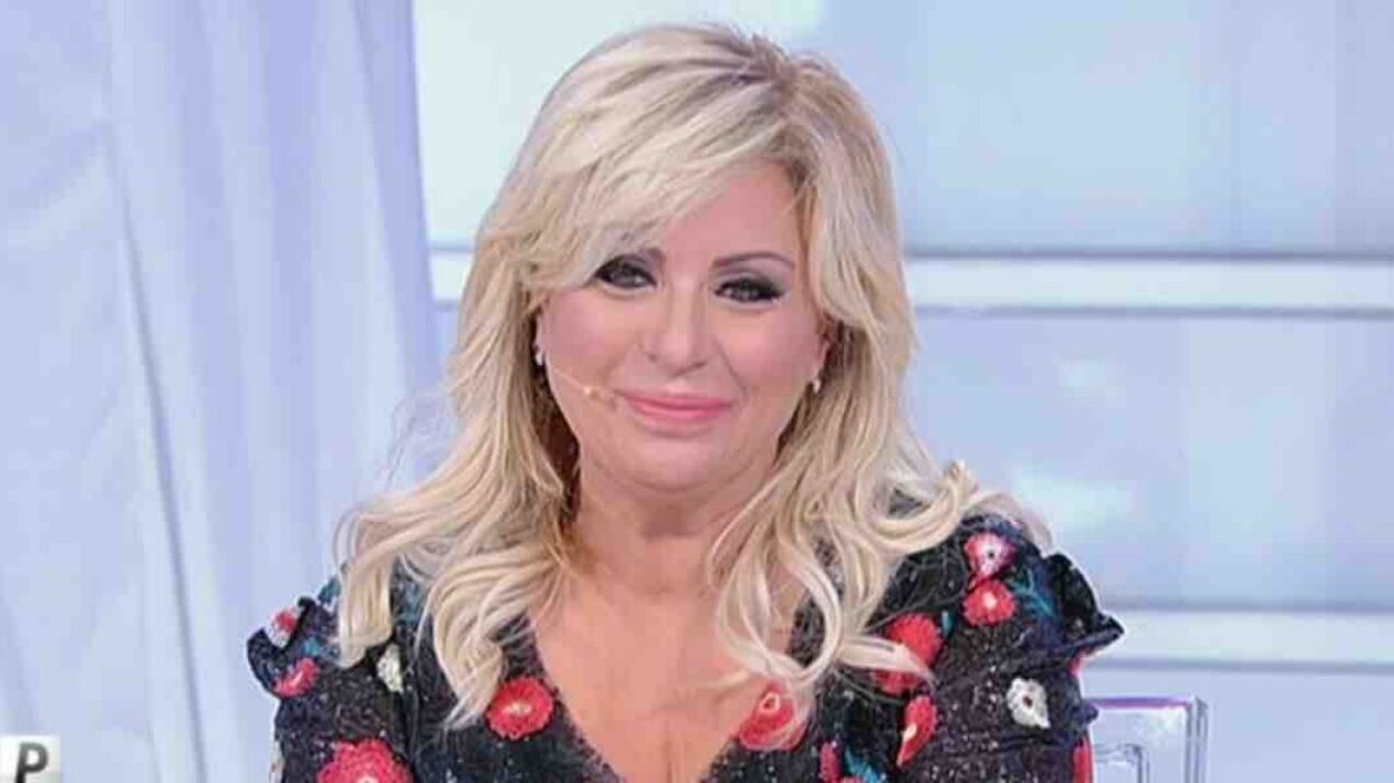 Tina Cipollari assente da UeD, che è successo? Isabella chiede soldi a un cavaliere