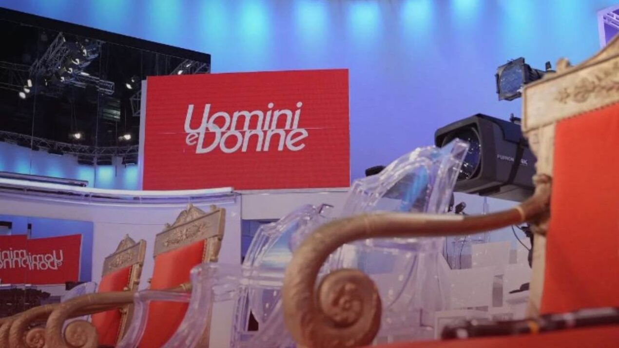 Uomini e Donne anticipazioni: una dama va via, scatta un bacio al Trono Classico