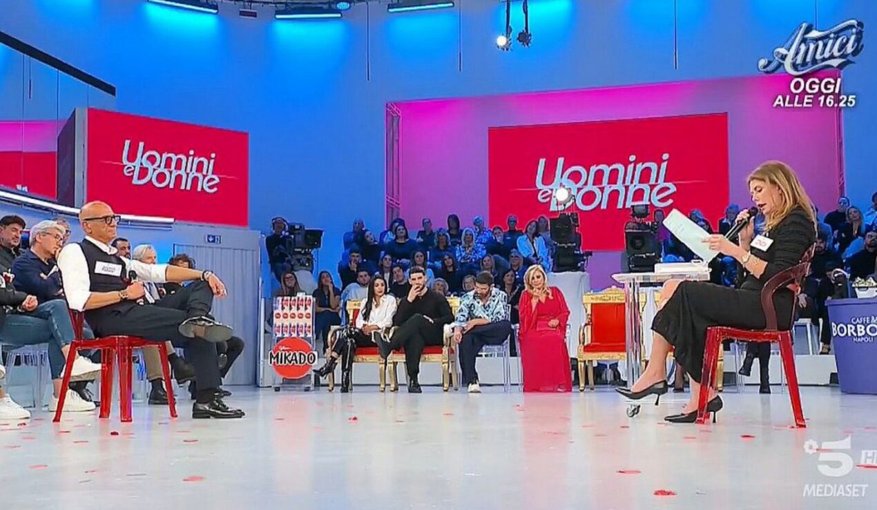 Cinzia Paolini e Rocco lasciano UeD, ma Gianni e Tina li deridono, Barbara esagera