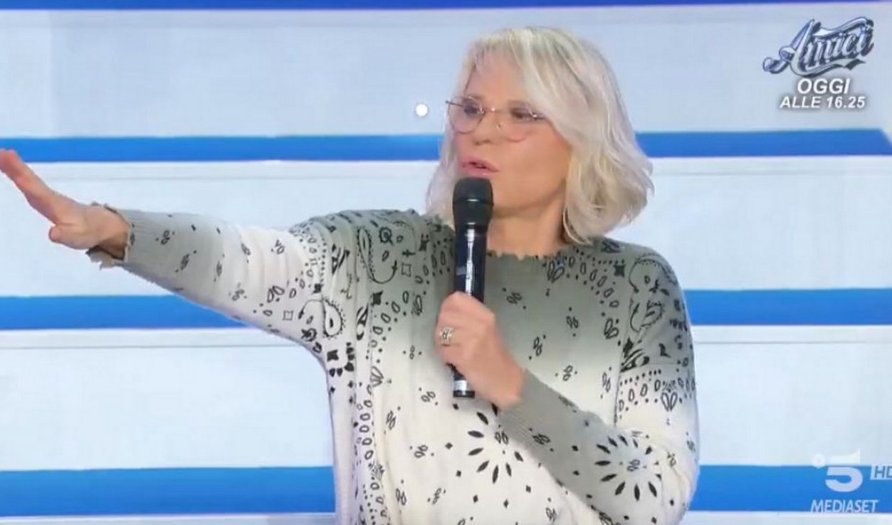 Mario Lenti e Cinzia Paolini esasperano Maria De Filippi a UeD, Flavio crea il caos Mario Lenti e Cinzia Paolini esasperano Maria De Filippi a UeD, Flavio crea il caos