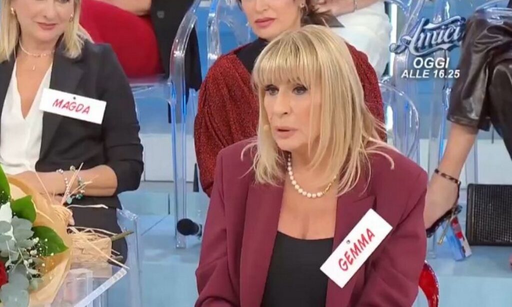 Gemma Galgani bacio UeD