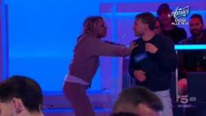 Maria De Filippi spinge Marco UeD