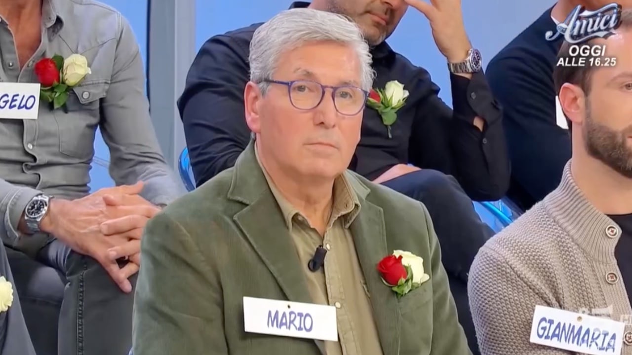 Mario Lenti avvistato con due donne fuori da Uomini e Donne: che succede FOTO
