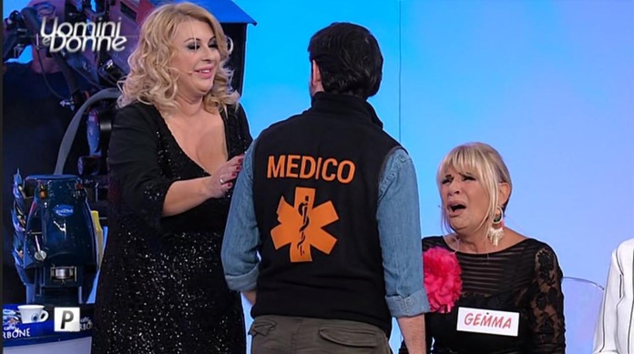 UeD anticipazioni: Gemma Galgani soccorsa dal medico, Sara contro i corteggiatori