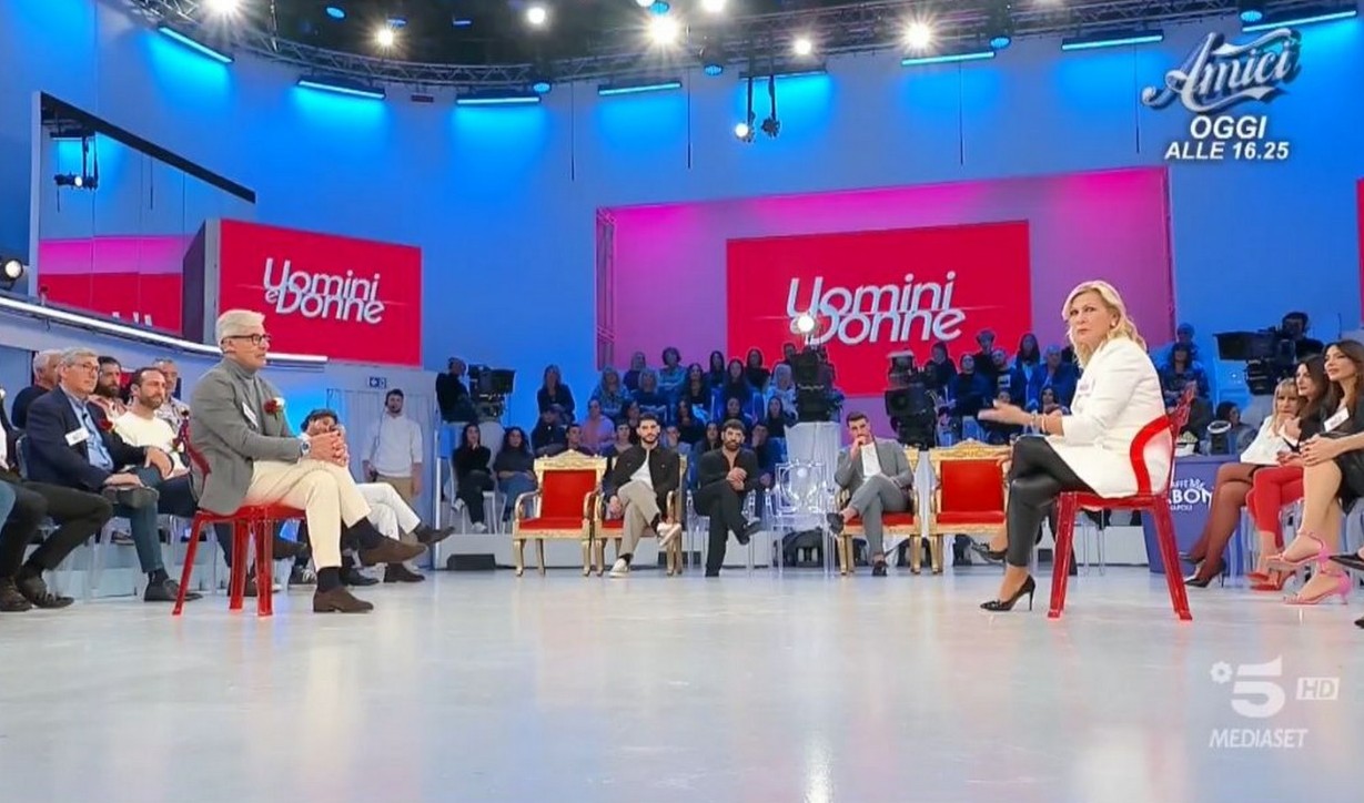 Scontro acceso tra due cavalieri a UeD, Sabrina Zago in lacrime, Ciro a disagio