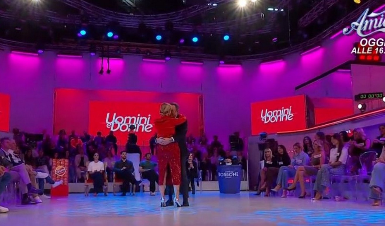 Una coppia lascia UeD insieme, due cavalieri vanno via, Rosanna chiude con Alessio