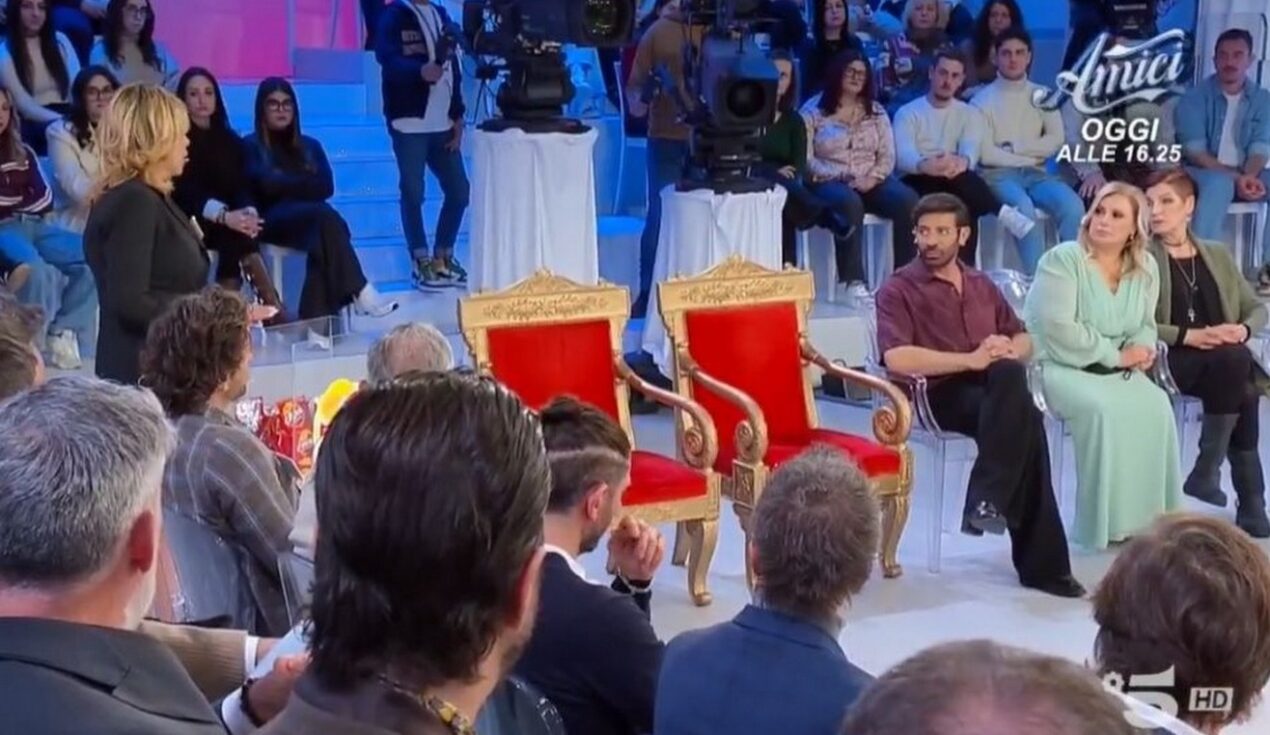 Una dama del Trono Over di UeD va via, un cavaliere fa una gaffe, Sara la fa grossa