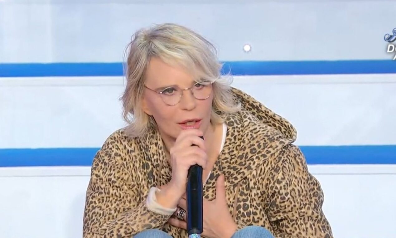 Maria De Filippi sul piede di guerra a UeD: duri attacchi a cavalieri e preferenze