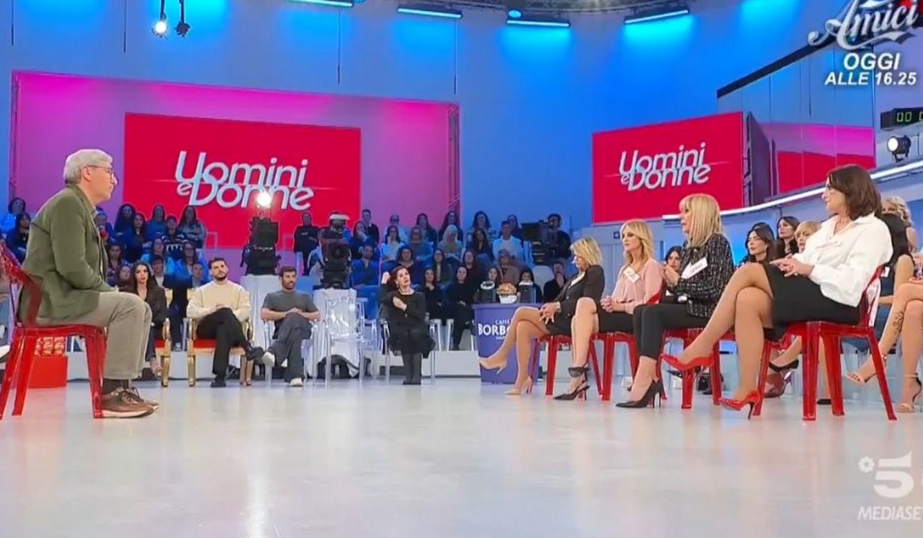 Mario Lenti umiliato da due dame a UeD, Gemma distrutta, Ciro sospettoso