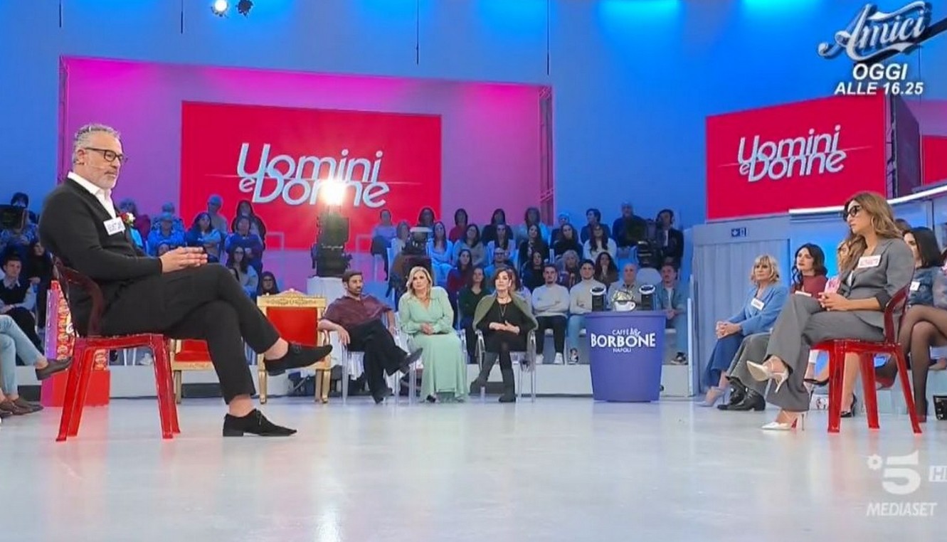 Elisabetta e Sebastiano hanno un accordo fuori da UeD? Maria De Filippi li inchioda